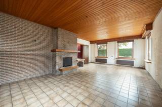 Te renoveren vrijstaande gezinswoning met 3 slaapkamers, dubbele inpandige garage en tuin. Gunstige ligging tussen Minderhout en...