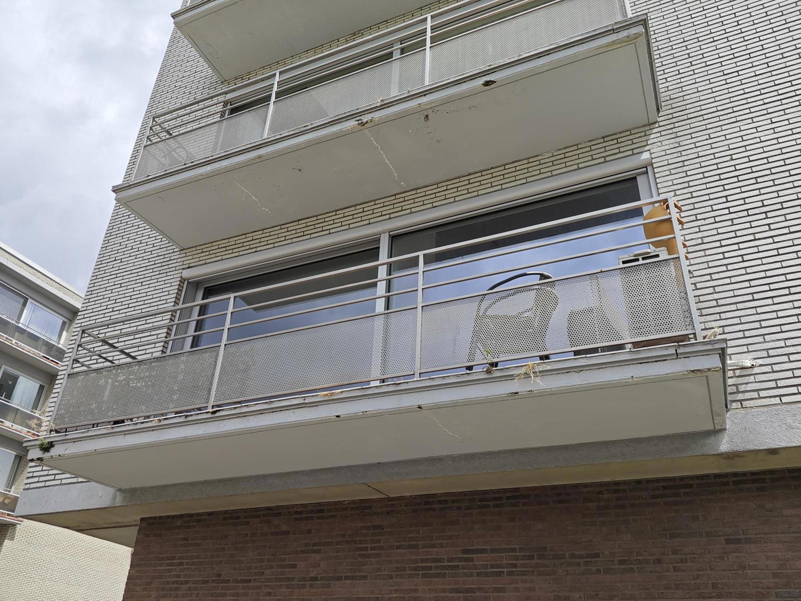 Sfeervol gerenoveerd appartement met terras en parking! - foto 4