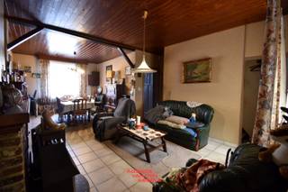 Deze rijwoning is gelegen in een rustige buurt nabij Moerbrugge. Vlakbij vindt men het treinstation van Oostkamp. De woning bevindt zich in...