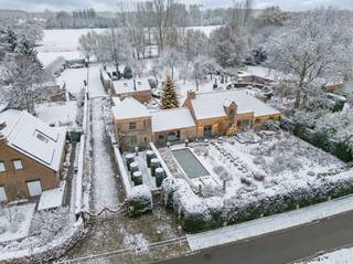 Gelegen in een rustige omgeving biedt deze hoeve een ideale combinatie van privacy en bereikbaarheid. Hier geniet u van de groene, landelijke...