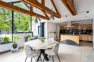 Cette maison unique avec 3 chambres est à vendre à Gammont.Auparavant, un salon de coiffure y était exploité, offrant ainsi la possibilité d'y...