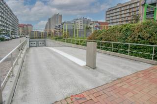 Ruime, gesloten garagebox te huur op jaarbasis! Centraal gelegen te Nieuwpoort-bad in Garagecomplex "De Lijn". Héél vlot inrijdbaar en gelegen op...