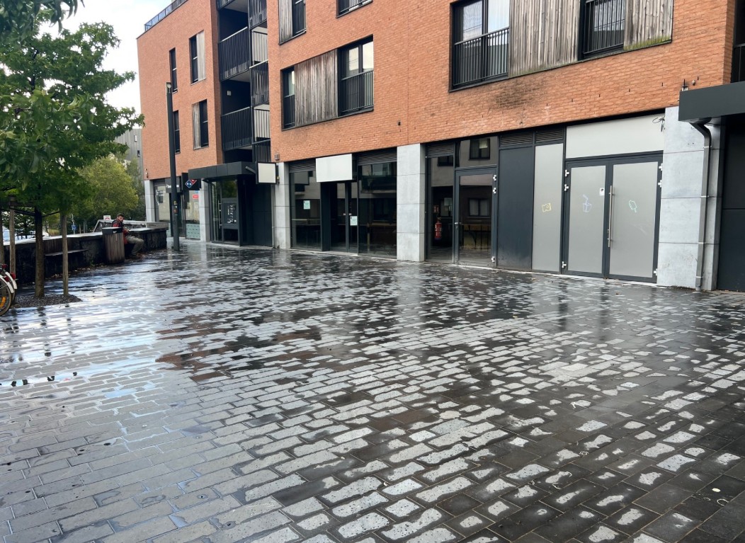 Commercial for rent in Court-Saint-Etienne - photo 2