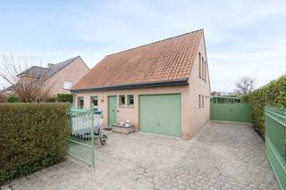 [[ DIT PAND NEEMT DEEL AAN DE ERA OPEN HUIZEN DAG OP 14/3 VAN 13:00 TOT 14:00 ]] Te koop: instapklare open bebouwing in Berlare, met garage, oprit...