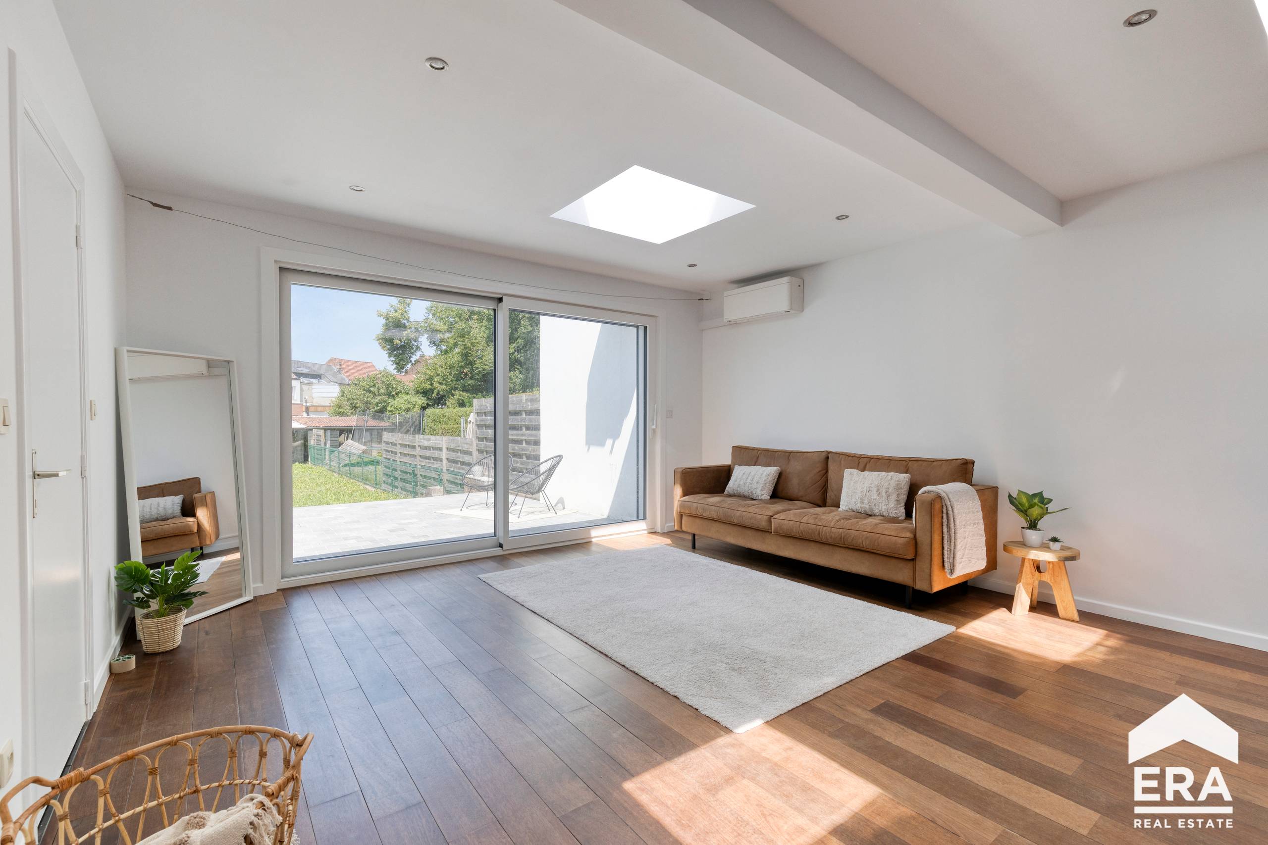 Gerenoveerde woning met 4 slaapkamers en garage in Lot - foto 4