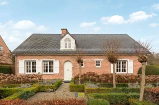Rustig wonen met ruimte, licht en een prachtige tuin Schildedreef 40In een rustige en groene omgeving bevindt zich deze charmante Villa uit 1987,...
