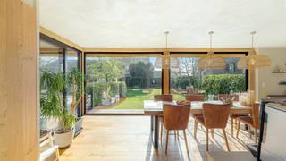 Deze recent gebouwde en alleenstaande villa (bouwjaar 2017) is gelegen in een mooie setting in het charmante Ramskapelle (Knokke-Heist). De...