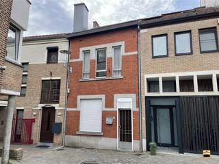Te renoveren eengezinswoning op rustige locatie, pal in centrum Borgloon Deze woning treffen we aan te Klappoel, een rustige locatie, midden in het...