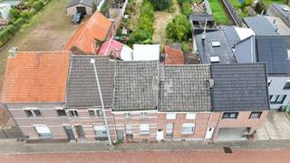 <p>Aan de Kapelstraat in Steendorp worden deze twee oude woningen samen aangeboden.<br /><br />Beide gebouwen zijn in vervallen staat en moeten volledig worden gerenoveerd of gesloopt.<br />Dit aanbod richt zich op wie een grondig bouwproject wil aanpakken.<br /><br />De woningen dateren oorspronkelijk uit de jaren 1920.<br />De totale perceeloppervlakte bedraagt 540 m², met een opgegeven gezamenlijke bewoonbare oppervlakte van circa 190 m².<br />Totale straatbreedte: ca 11 m.<br />Achter de woningen ligt een tuin.<br />Wil je de bestaande gebouwen volledig renoveren of denk je aan sloop en een nieuwbouwproject? De verdere invulling moet worden afgestemd op de stedenbouwkundige voorschriften en de nodige vergunningen.<br /><br /><u><strong>Technisch</strong></u><br />EPC: 1073 en 1063 kWh/m²/jaar<br />Renovatieverplichting van toepassing<br />Stedenbouwkundige informatie: Wg, Gvv, Gvkr, Gvg, Gmo<br />G-score: C · P-score: C<br /><br />Zoek je een renovatie- of bouwproject in Steendorp? Neem contact met ons op voor meer informatie of een bezoek ter plaatse.</p>