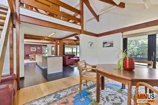 In een rustige en aangename buurt presenteren wij met trots deze unieke villa, ontworpen door de gerenommeerde architect Jean Van den Bogaerde...