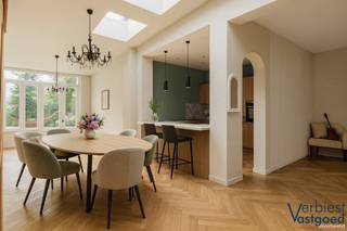 Welkom op Groot Hagelkruis 147A in Ekeren! Dit gelijkvloers appartement van 135 m² biedt ruimte, licht en een uitzonderlijke tuin van ca. 172 m²...