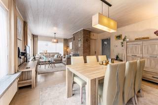 Op een rustige, maar uitstekend bereikbare locatie in Sint-Michiels, staat deze solide halfopen gezinswoning met enorm veel potentieel.<br /><br />Bij het betreden via de inkomhal, kom je terecht in de lichtrijke eet- en leefruimte - dat zich bevindt vooraan in de woning - met aansluitend een ingerichte leefkeuken achteraan. Daarnaast hebben we nog een functionele berging, gastentoilet en badkamer.<br /><br />Op de eerste verdieping hebben we 3 volwaardige slaapkamers en 1 kleine kamer. De ruime zolderverdieping, toegankelijk via een vaste trap, biedt diverse mogelijkheden voor het creëren van extra ruimte of een hobbykamer.<br /><br />Buiten geniet je van een zonnig terras en een verzorgd aangelegde tuin. <br />Een grote troef is de ruime garage, aangevuld met een royale oprit die plaats biedt aan meerdere voertuigen. <br />Een karaktervolle woning op een fantastische plek!<br /><br />Wens je meer info of een bezoek ter plaatse? Neem vrijblijvend contact op : 0470 50 50 50 - info@futurimmo.be.