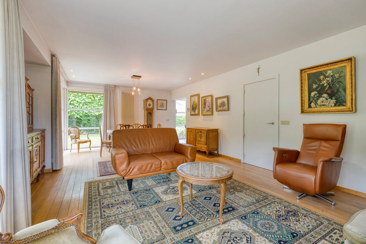 Deze ruime villa op een perceel van 636 m² in Oostrozebeke. - foto 5