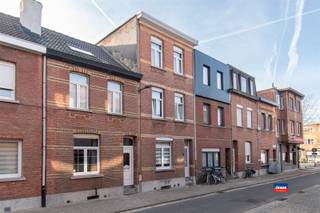 HOBOKEN | GEZINSWONING MET DRIE SLAAPKAMERS EN ZUIDWEST TUIN OP EEN TOTALE GRONDOPPERVLAKTE VAN 165 m² | EPC C |Indeling als volgt: gelijkvloers:...