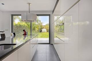 This is a great opportunity on the real estate market in Boom! A unique combination of an energy-efficient, modern family home and a...