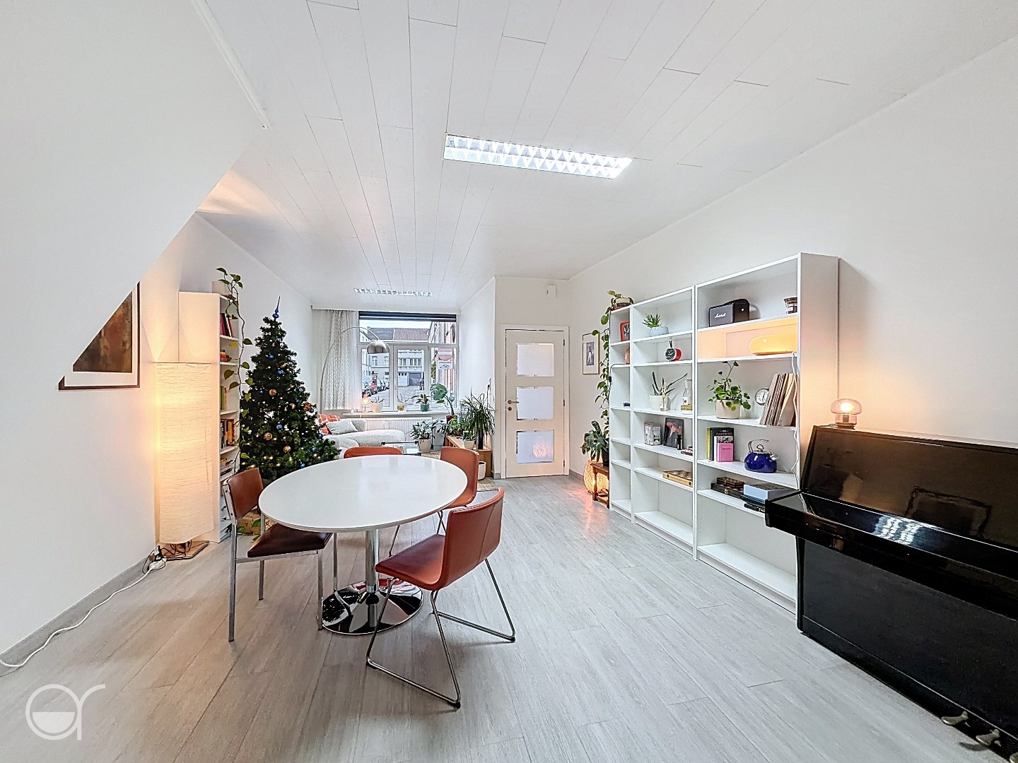 Rustig gelegen rijwoning met 4 slaapkamers en een koertje - foto 3