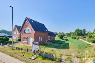 Recent volledig gerenoveerde woning op een uitzonderlijk perceel met grote uitbreidingsmogelijkheden