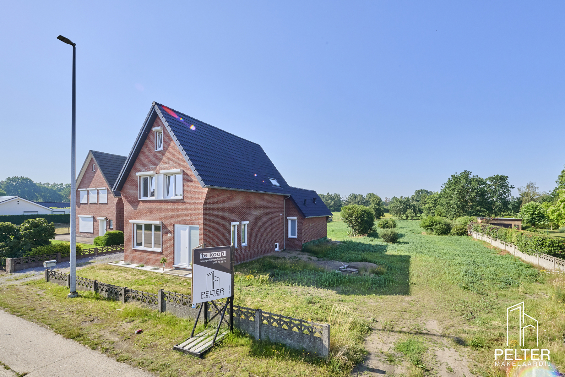 Recent volledig gerenoveerde woning op een uitzonderlijk perceel met grote uitbreidingsmogelijkheden