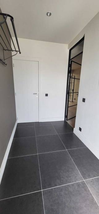 Instapklare vernieuwde woning vlakbij centrum Ranst. Ruime, gerenoveerde woning met 3 à 4 slaapkamers.Kijkdag op zaterdag 12 juli van 10u tot 16u...
