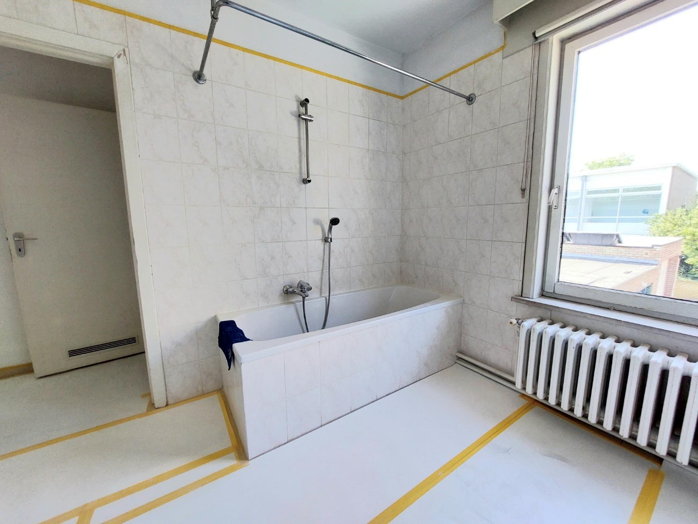 Apartment for rent in Sint-Michiels with 2 bedrooms - photo 4