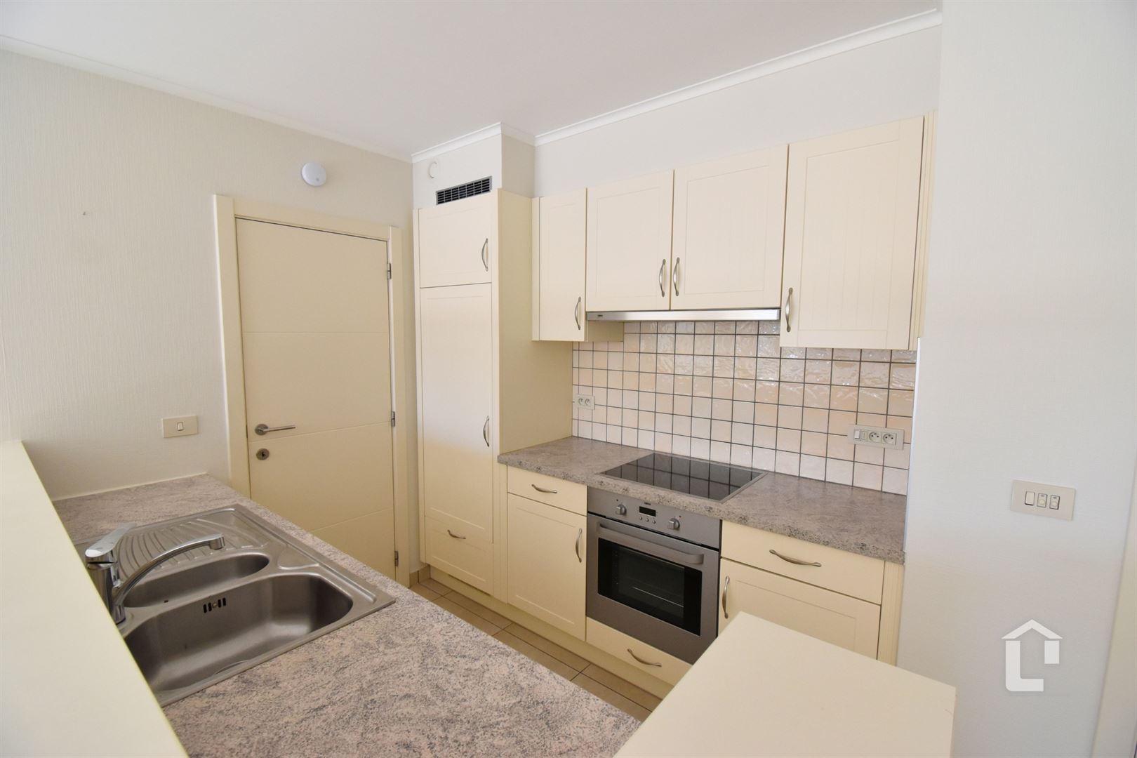 Recent 2 slaapkamer appartement in centrum Nazareth - foto 4