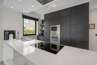 -Idesbald : Op de grens van Sint-Idesbald en Koksijde, nabij Ster der Zee en het openbaar vervoer, vindt u dit lichtrijke appartement van 82 m² met...