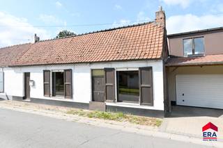 In het hart van het charmante Lievegem, in een rustige en aangename buurt, wacht deze woning op iemand met een creatieve geest en zin om er iets...