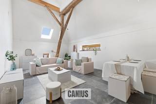 <p><span>UNIEK APPARTEMENT MET 2 SLPKS EN TERRAS</span></p><p><span> </span></p><p><span>Nabij de rustige dorpskern van Wellen treffen wij in de Veerstraat 60 deze prachtige vakwerkwoning uit 1875.</span></p><p><span> </span></p><p><span>Vandaag werd dit pand volledig gerenoveerd naar de normen van vandaag en opgesplitst in twee appartementen.</span></p><p><span> </span></p><p><span>Dit uiterst charmant appartement is gelegen op de eerste en tweede verdieping en biedt 115m² woonoppervlakte en beschikt over een inkomhal, een apart toilet, een leefruimte met open keuken, een badkamer, twee slaapkamers en een mezzanine .</span></p><p><span> </span></p><p><span>Als kers op de taart beschikt mijn over een ruim terras en een vaste parkeerplek voor de wagen en fietsen.</span></p><p><span> </span></p><p><span>KORT SAMENGEVAT</span><span>:</span></p><p><span>Vraagprijs: € 309.000,00</span></p><p><span>Verkoop onder registratierechten (2% of 12%)</span></p><p><span> </span></p><p><span>Wonen in een beschermd monument? Maak snel je afspraak voor meer informatie 078 78 30 39 – <span>info@canius.be</span></span></p><p><span> </span></p><p><span>De vermelde oppervlaktes zijn slechts een indicatie. Canius Real Estate kan niet verantwoordelijk gesteld worden voor de juistheid van de door zijn verstrekte gegevens.</span></p><p><span> </span></p>