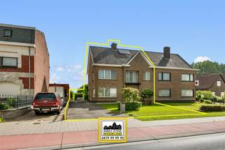 <p>"ABSOLUTE TOPPER" – Afspraak ENIGE BEZOEKDAG enkel telefonisch via Randy Remue op 0479/99. 99. 90.<br />De stukken van de woning zijn te consulteren op www.immo-zone.be. Deze prachtige INSTAPKLARE WONING vinden we terug te Gentsestraat 86, Erpe-Mere (Burst). Indeling: Via de inkomhal gaan we naar de ruime en lichtrijke leefruimte. De zithoek en eetplaats sluiten naadloos aan op de volledig uitgeruste keuken. Voorraad en huishoudspullen bergen we op in de bergruimte, garage en kelder. Op het eerste verdiep bevinden zich 3 slaapkamers, waarvan één met dressing, een badkamer en een extra hobbyruimte. Op het tweede verdiep treffen we nog 2 bijkomende slaapkamers.<br />De diepe tuin met terras vormt zonder twijfel één van de troeven van deze woning. Een ABSOLUTE TOPPER voor starters, gezinnen, zelfstandigen of investeerders. Gelegen vlakbij winkels, scholen, station, openbaar vervoer en vlotte verbinding autosnelweg op 3km. P-score: A / G-score: A. <br />VOOR ZEER SNELLE BESLISSERS!!<br />IMMO ZONE RHODELAND      RANDY REMUE -  0479/ 99. 99. 90</p>