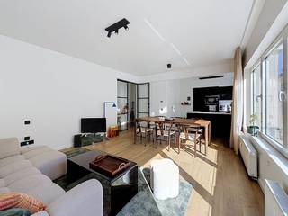 This apartment with two spacious bedrooms is located on the 3rd floor. The apartment is in an extremely quiet location and yet has an easy connection to the main roads. The city center of Ghent is within walking distance. <br /><br />Apartment layout:<br /><br />entrance hall - spacious living room with installed, open kitchen - storage room - bathroom with walk-in shower, double sink and connection for washing machine and dryer - guest toilet - bedroom 1 with terrace - bedroom 2 - basement storage.<br /><br />You have the option to rent a garage box at 100.00 EUR/month. <br /><br />The common costs, in the form of a commission, amount to 150.00 EUR/month and are intended for the maintenance of the common areas as well as an advance on the private consumption of water and heating. <br /><br />Available from 01/03/2025!