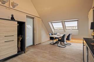 Spacious, ready-to-move-in apartment with 2 bedrooms, sun terrace and garage within walking distance of the Markt in Izegem.The apartment has...