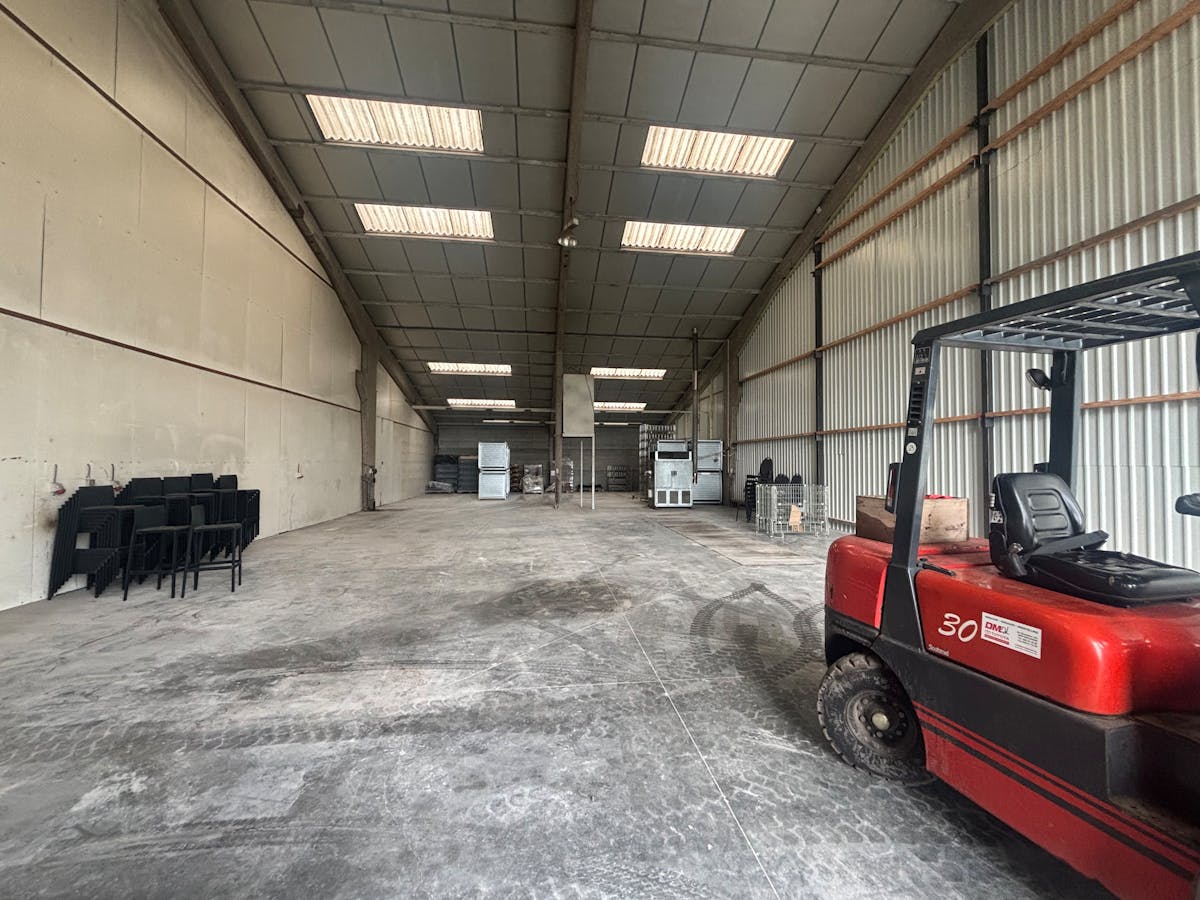 Warehouse for rent in Zonnebeke - photo 2