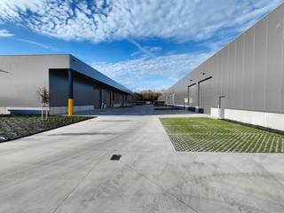 -LAATSTE KLEINE UNITS-Nieuwe KMO-unit met een oppervlakte van 239 m². De nieuwe KMO-ontwikkeling 'PORTIS' bestaat uit 49 KMO-units met oppervlaktes...