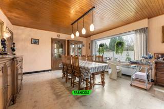 Welkom in Aartrijke, waar rust, ruimte en groen samenkomen. Deze charmante vrijstaande bungalow nodigt u uit om meteen helemaal tot rust te...