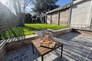 OPENDEURDAG OP VRIJDAG 3 APRIL 2026 tussen 15u00 en 18u30 ( op afspraak)Deze volledig gerenoveerde is ideaal gelegen in het centrum van Lichtervelde...