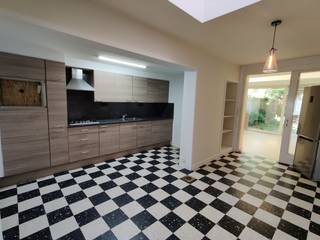 Deze gezellige woning met 2 slaapkamers, zonnepanelen en aangename stadstuin bevindt zich op een ideale ligging in Roeselare. Diverse...