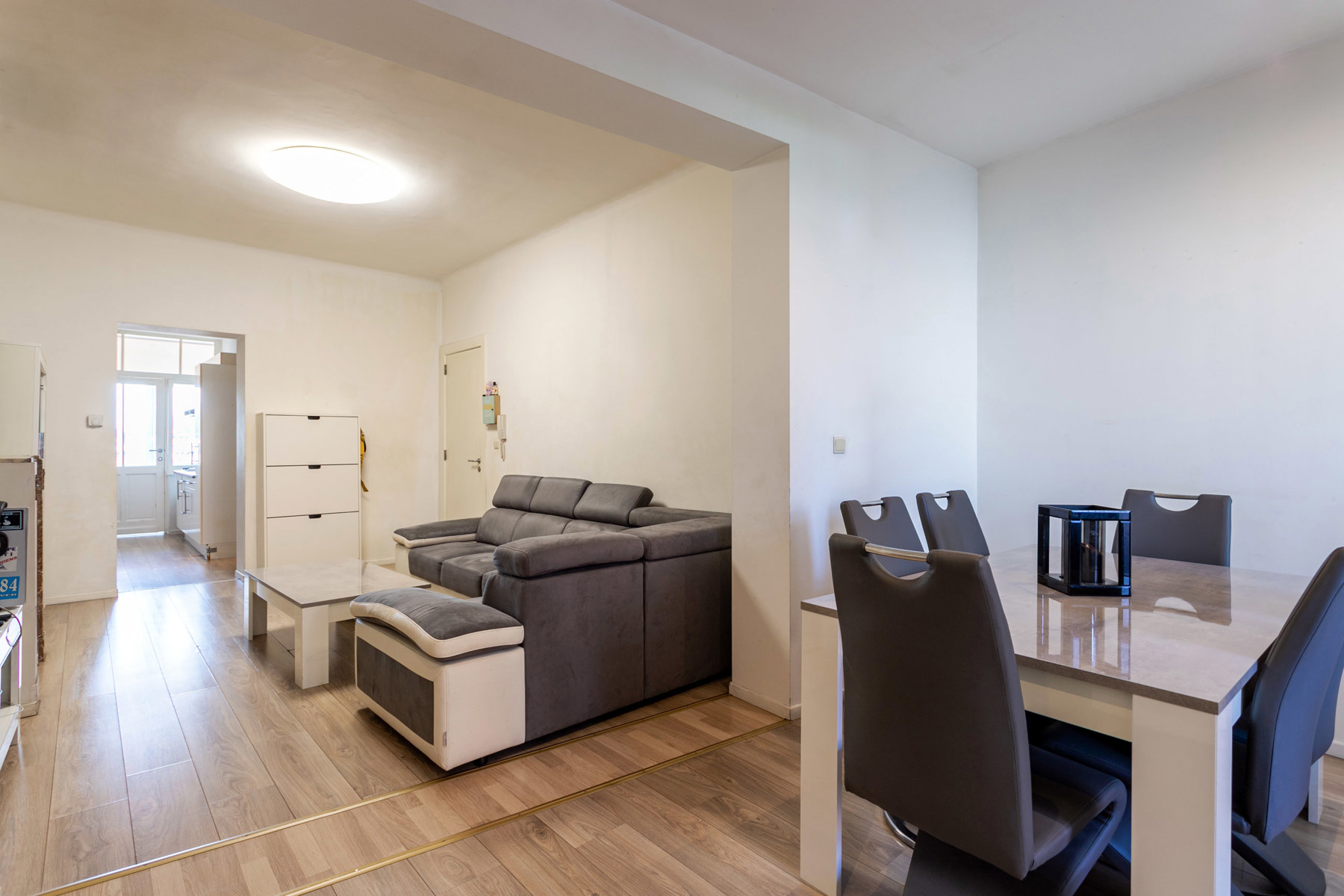 Instapklaar appartement met 2 kamers op een toplocatie  - foto 3