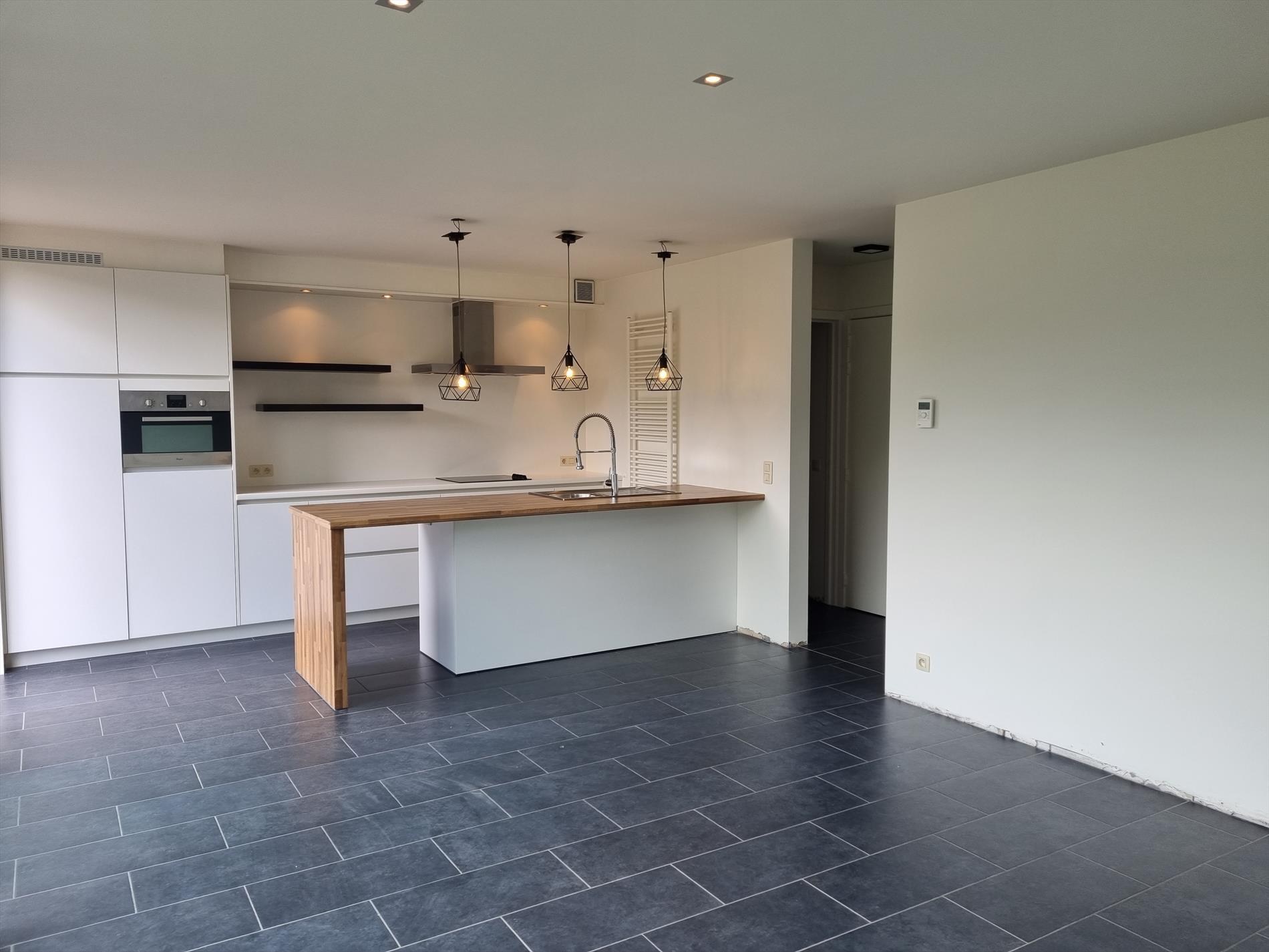 Knap gelijkvloers éénslaapkamerappartement met tuin en garagebox. - foto 5