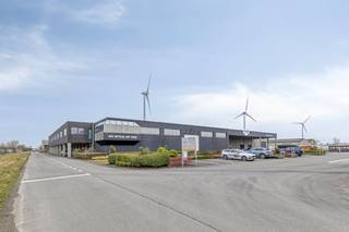 At an excellent visible location in the Hedersbrug industrial zone (Pathoekeweg 150 m²), we offer this ready-to-move-in and bright office space...