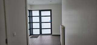 Halfopen bebouwing in de onmiddellijke nabijheid van de R4 en E34. De woning is zeer lichtrijk en ruim. Indeling: inkom met vestiaire - gastentoilet...