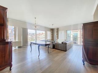 LIEU :Cet appartement bénéficie d'un excellent emplacement dans le centre d'Eeklo. L'appartement est situé en bordure de Krügershopping et à...
