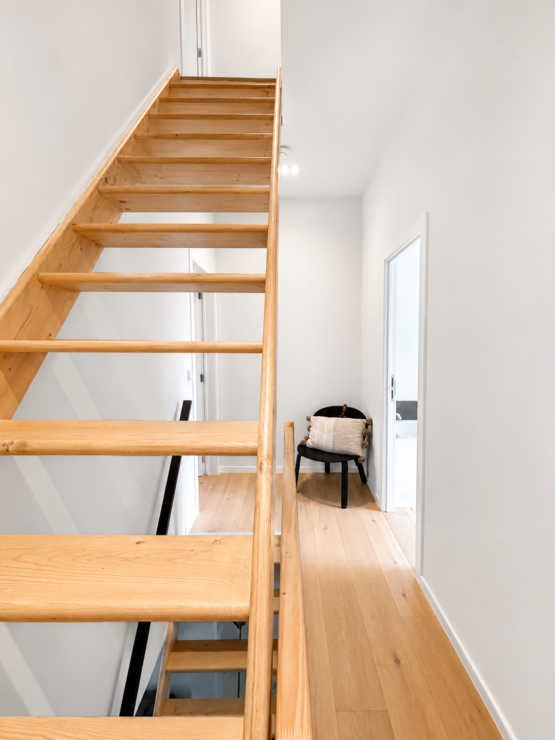 Gerenoveerde woning met ideale ligging en languitgestrekte tuin - foto 4