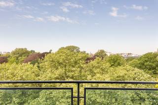 ANTWERPEN - Stadspark: Aangenaam en lichtrijk appartement met 2 slaapkamers, prachtig uitzicht over het park en inpandige autostaanplaats...