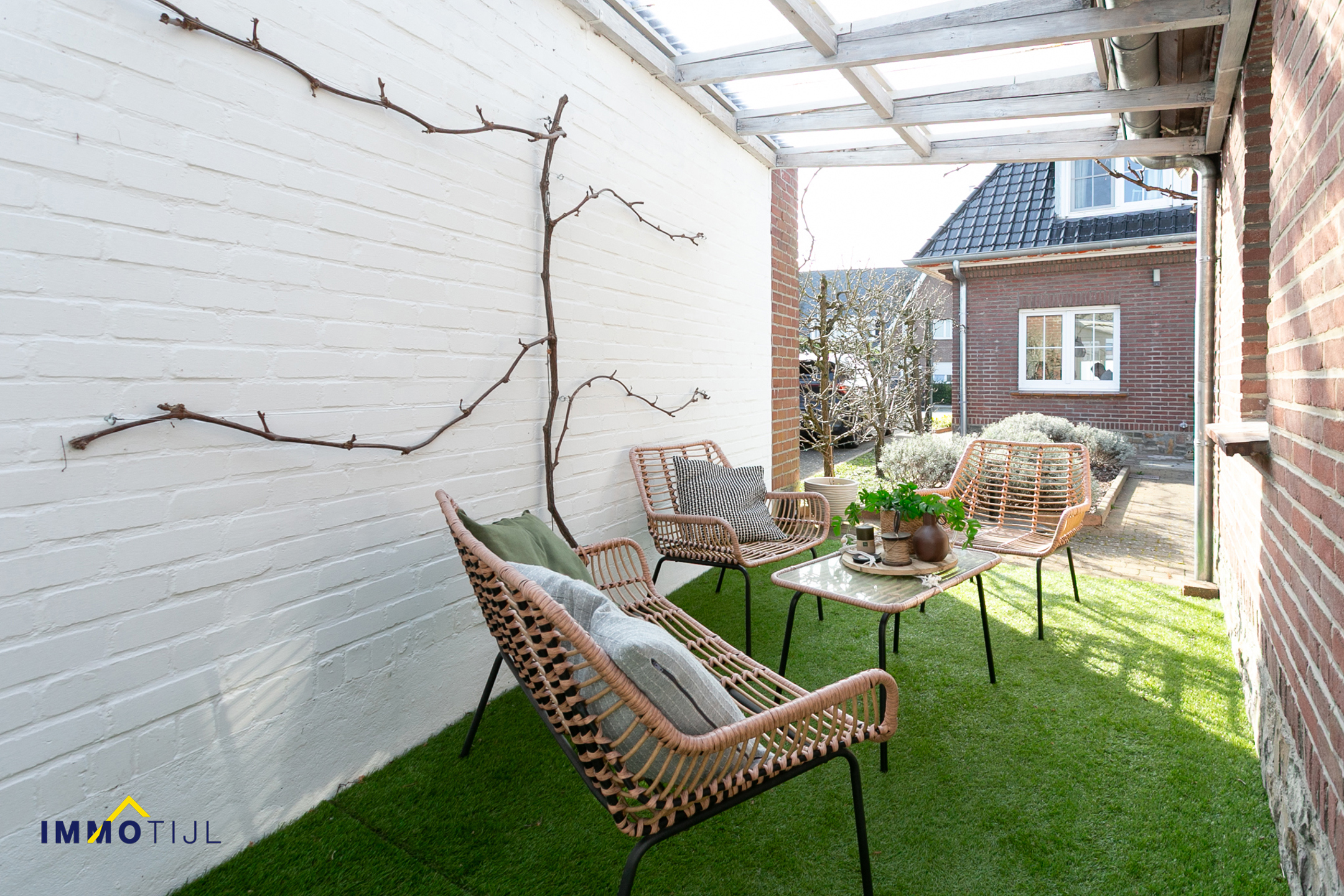 Instapklare starterswoning met garage en tuin op toplocatie! - foto 4