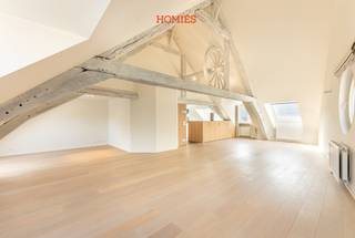 Op een toplocatie in de Leuvense binnenstad bevindt zich dit stijlvolle loftappartement met hoogwaardige afwerking. Via de lift bereik je de...