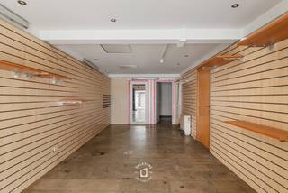 Op een strategische ligging in Aalst, vlakbij het Kannunik Colinetplein, bevindt zich deze interessante opbrengsteigendom bestaande uit...