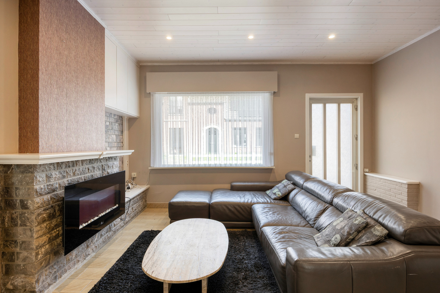 Halfopen bebouwing met mogelijkheden en grote garage - photo 4