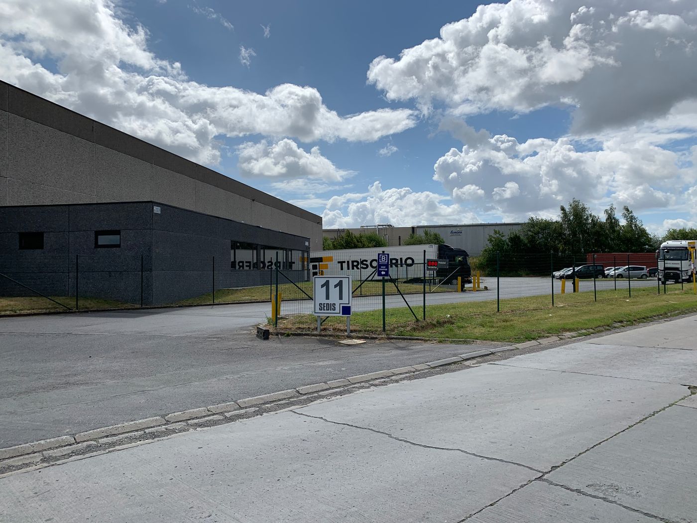 Industriële site: 2.177 m² opslagruimte te huur - photo 4