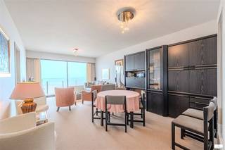 Dit instapklare appartement aan het strand van Middelkerke combineert comfortabel wonen met een adembenemend zeezicht. Met een bewoonbare...