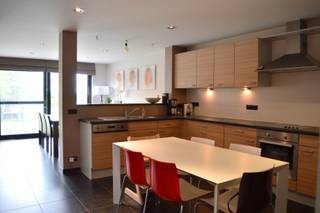 Deze moderne en perfect afgewerkte gezinswoning is een unieke kans voor wie stijlvol wil wonen op een toplocatie in de hoofdstraat van Bellegem,...